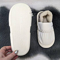 Тапочки жіночі чуні закриті плащівка на хутрі білі 4292, фото 2