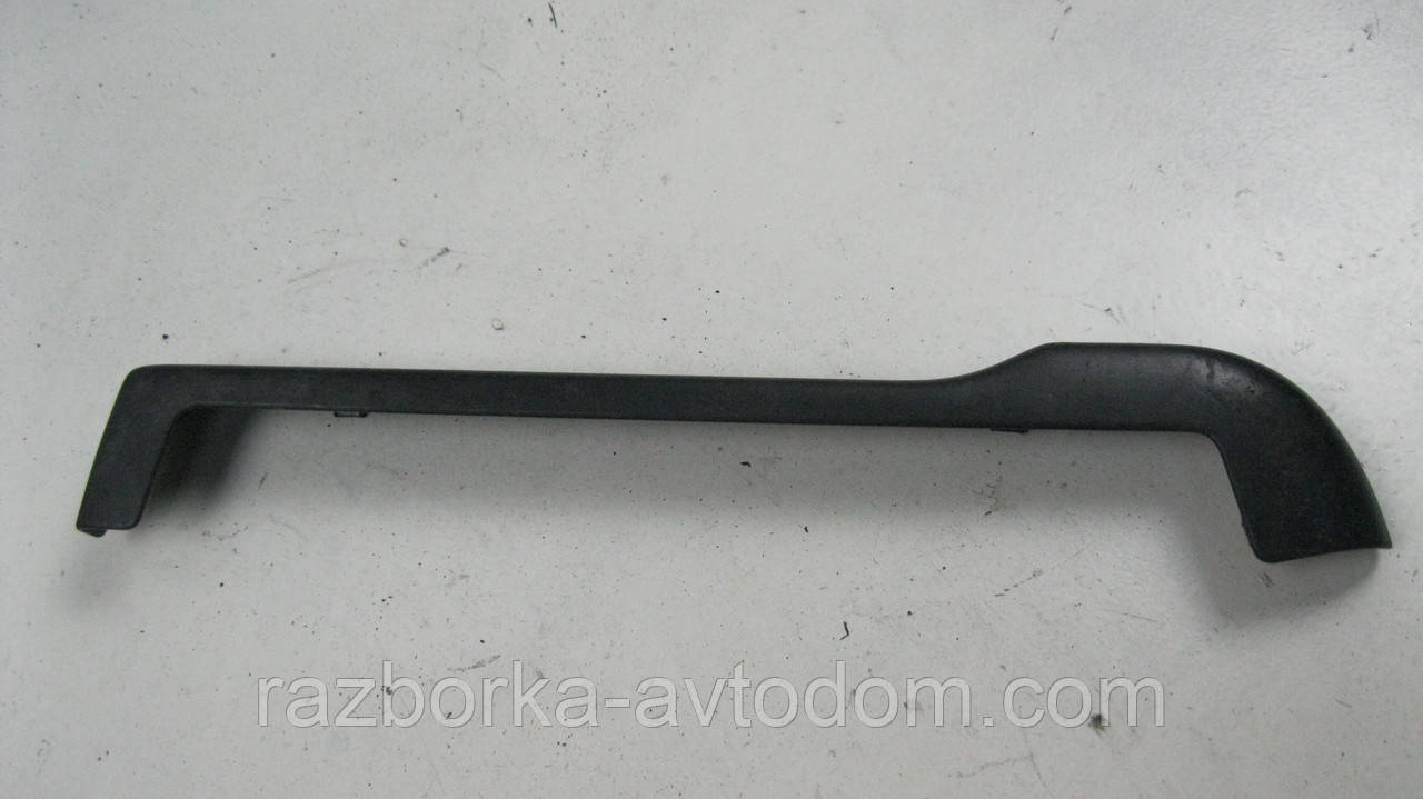 Накладка переднього лівого сидіння VW Passat B5 (1997-2000) OE:1J0881348D
