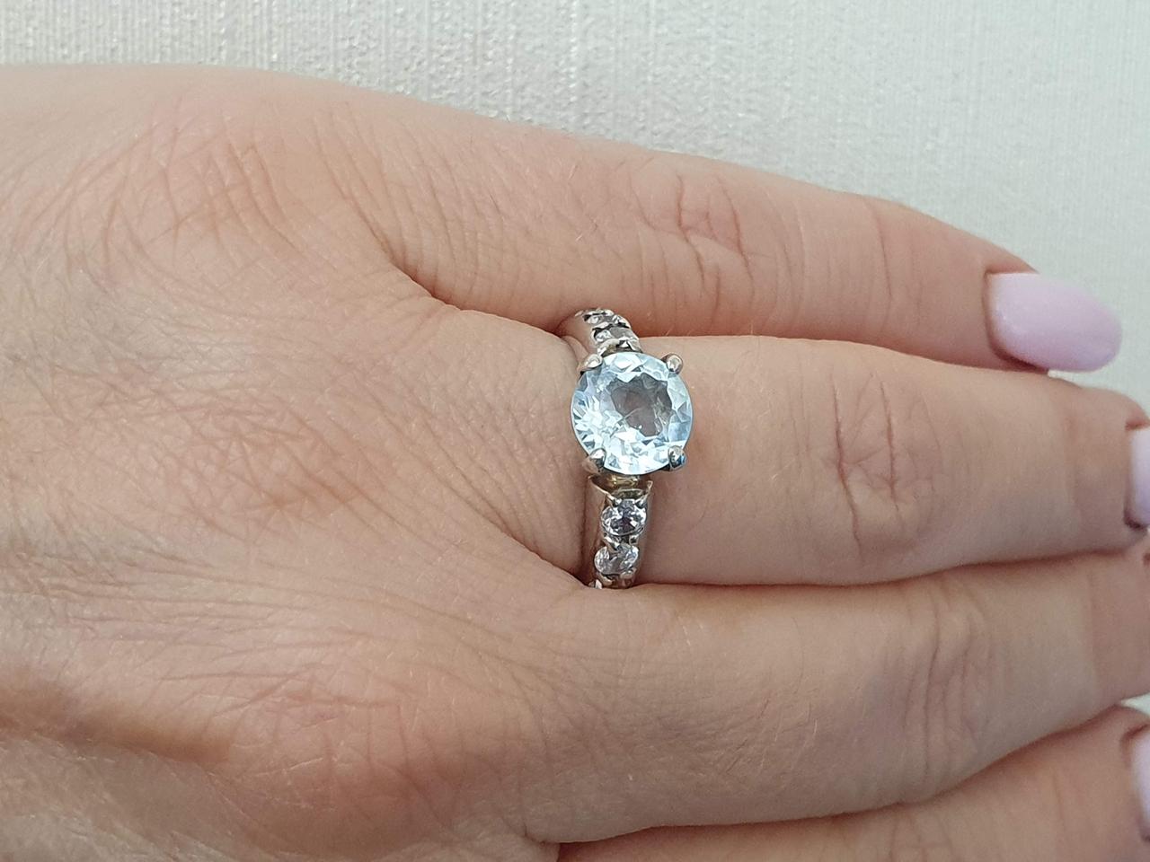 Срібна каблучка з топазом і фіанітами. 0068ТОП 17