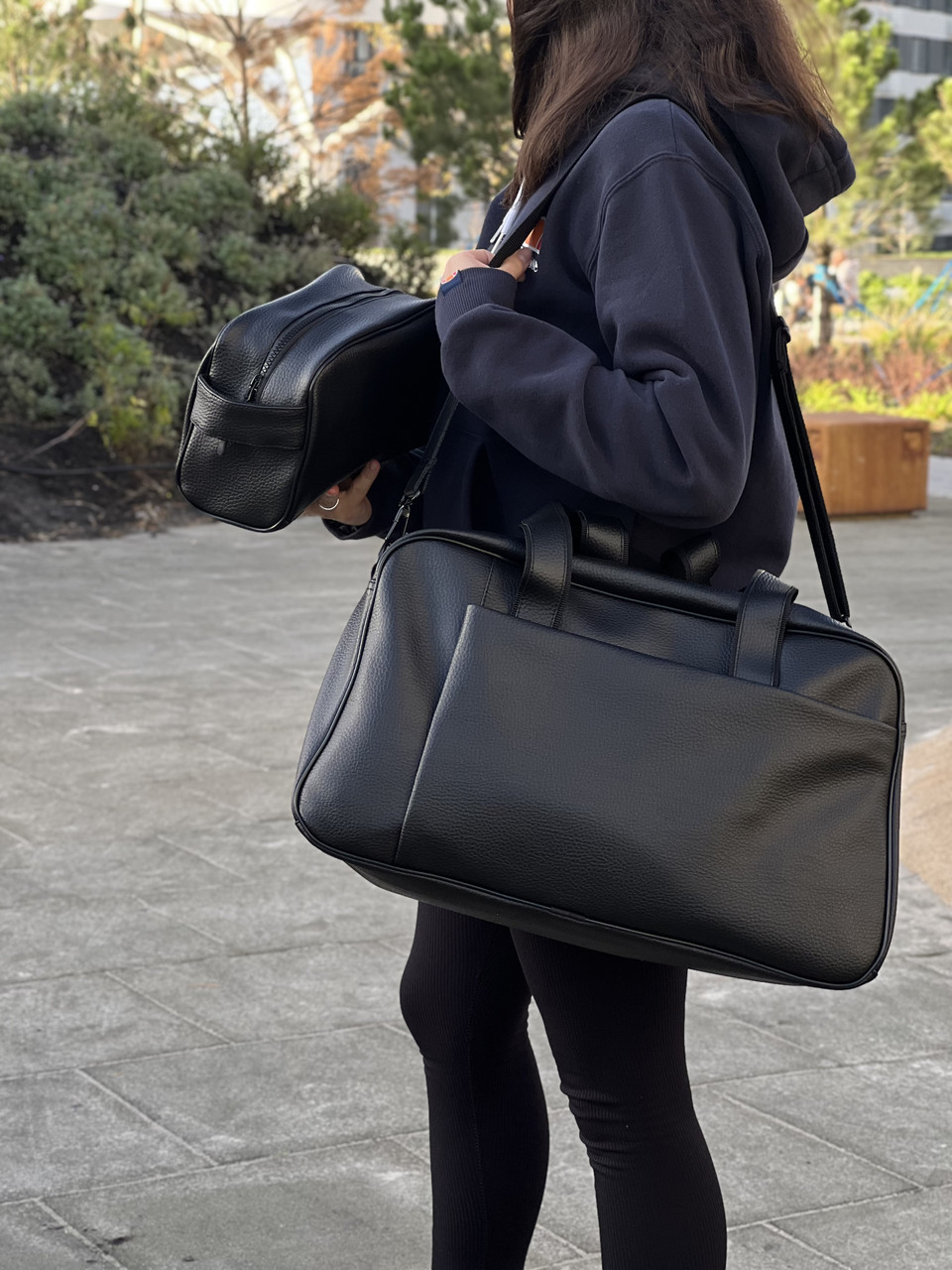 Комплект спортивна жіноча сумка для тренувань містка дорожня чорна, на 25л та органайзер