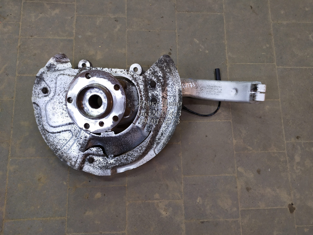 Кулак поворотний у складі передній правий BMW X5 E70 2007-2013 000044773