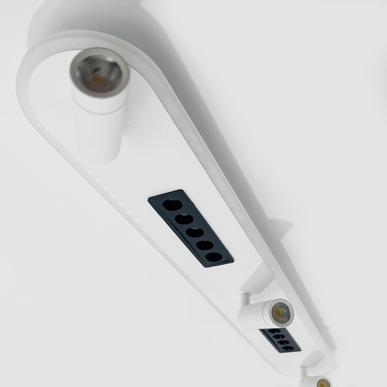 Довга Led люстра з пультом управління SHEFFIELD-52+6W-3RL WHITE/BLACK