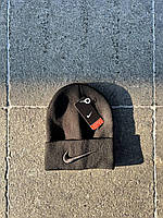 Мужская зимняя шапка Nike черная спортивная темный логотип вышитый Найк теплая с отворотом