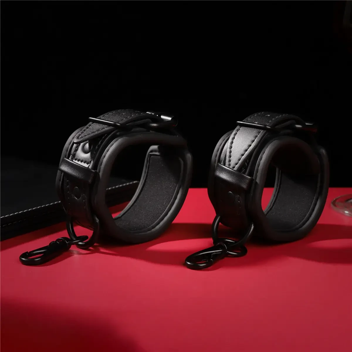 Шкіряні чорні наручники для зв'язування, наручники для рольових ігор