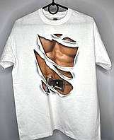 Мужская футболка с Мужской торс с пистолетом - доступна в размере М, Распродажа футболок со склада - размер М