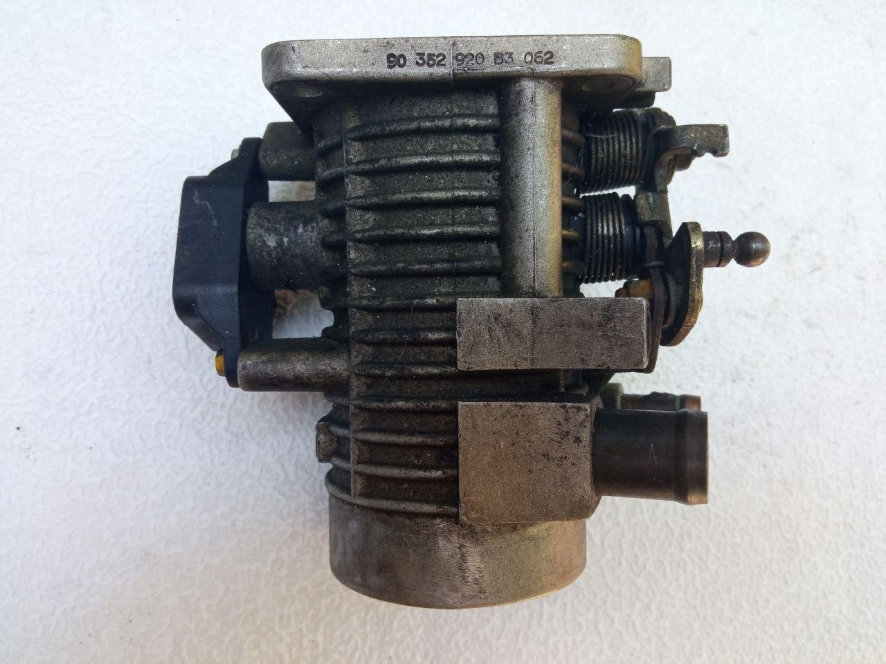 Дросельна заслінка Opel 90 352 920 / 90352920