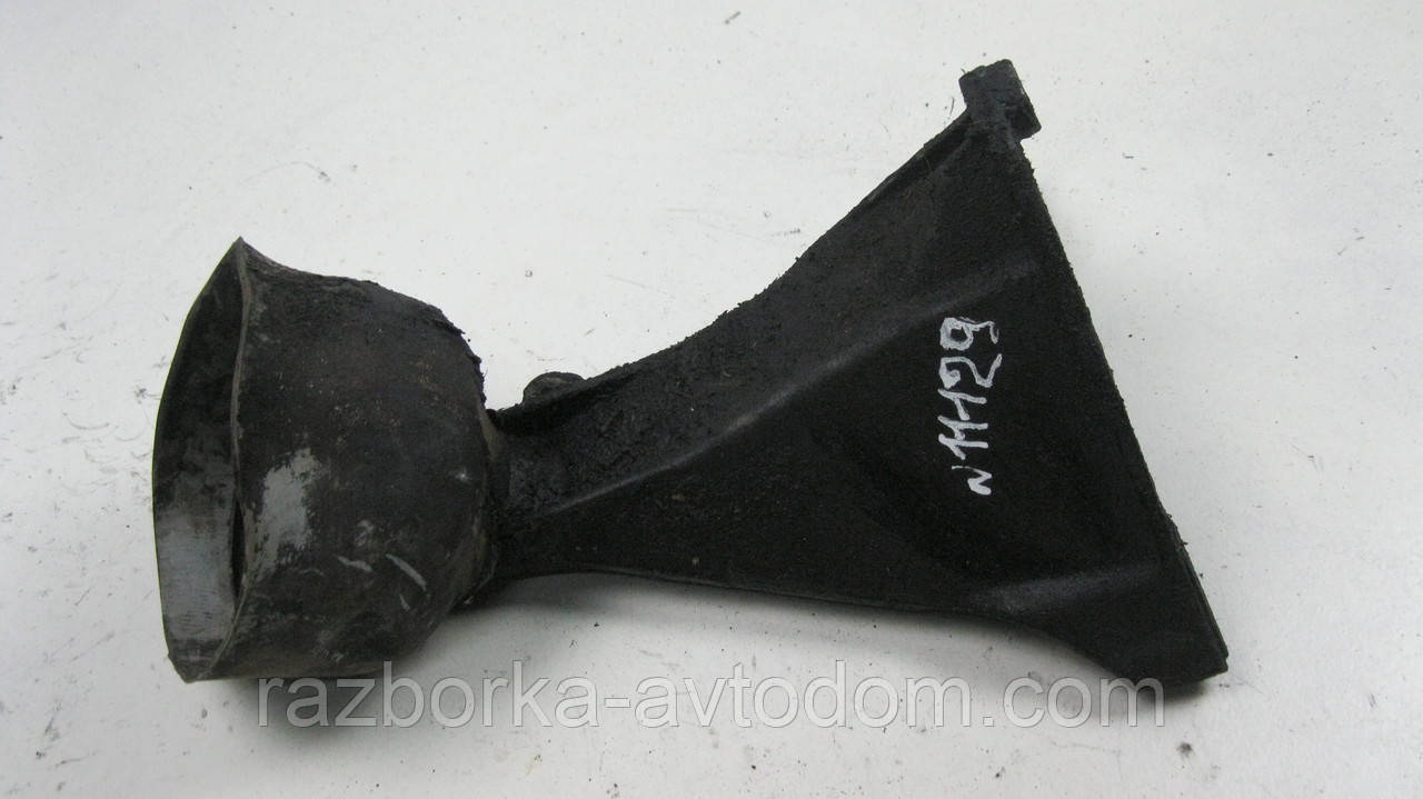 Кронштейн двигуна правий VW Passat B5 (1997-2000), Audi A4 B5 (1996-2000) OE8D0199308L