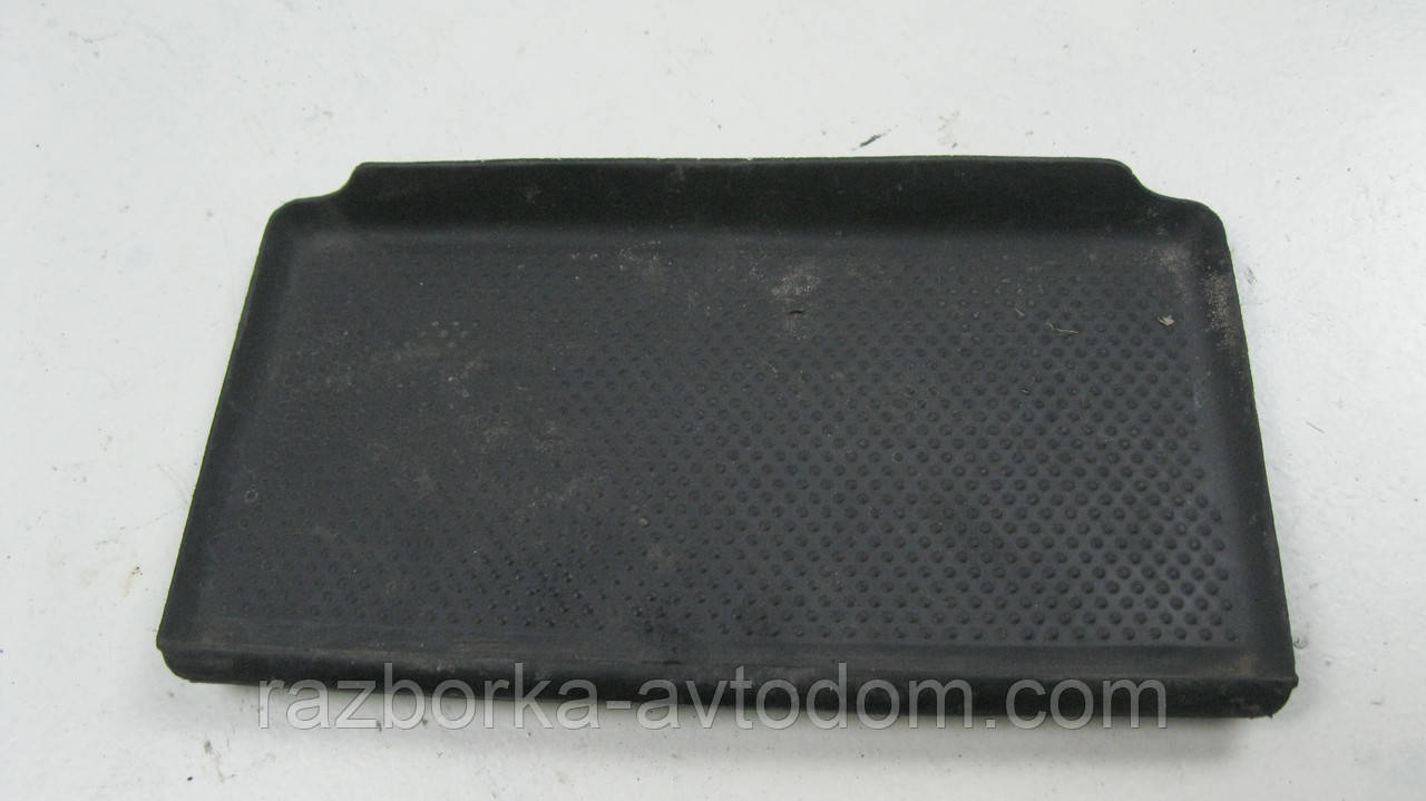 Килимок бардачка VW Passat B5 (1997-2000) OE:3B0858169