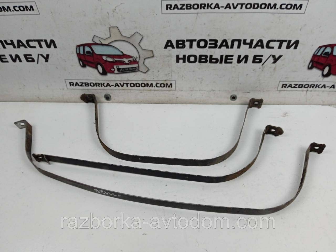 Кріплення паливного бака (неповний комплект) VW Passat B5 (1997-2000) OE:3B0201653