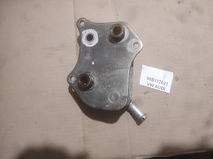 Радіатор масляний  06B117021 VW passat b5 AUDI A4 1997-2005