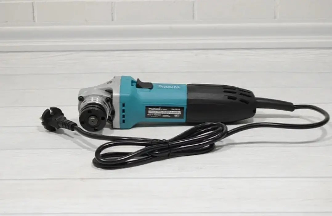 Болгарка Makita GA5030 (вуглецева шліфмашина)