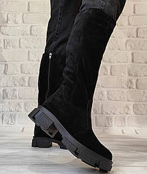 Жіночі зимові чорні замшеві чоботи на плоскій підошві