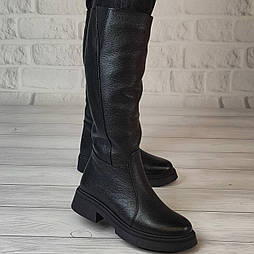 Жіночі зимові шкіряні високі чорні чоботи на невеликому каблуку