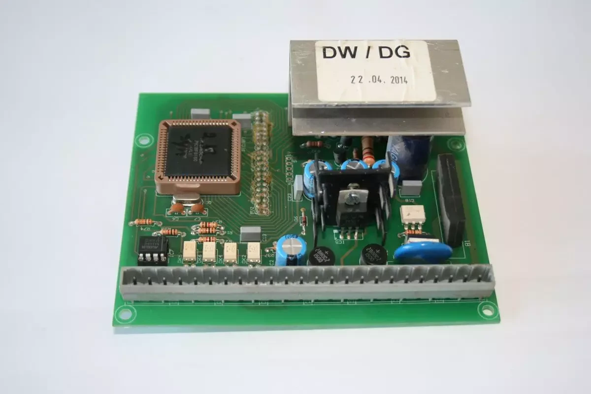Електронний процесор SYN 600 (НОВИЙ: 608066 / СТАНИЙ: 601168) для VARMIG 400-600 SYN