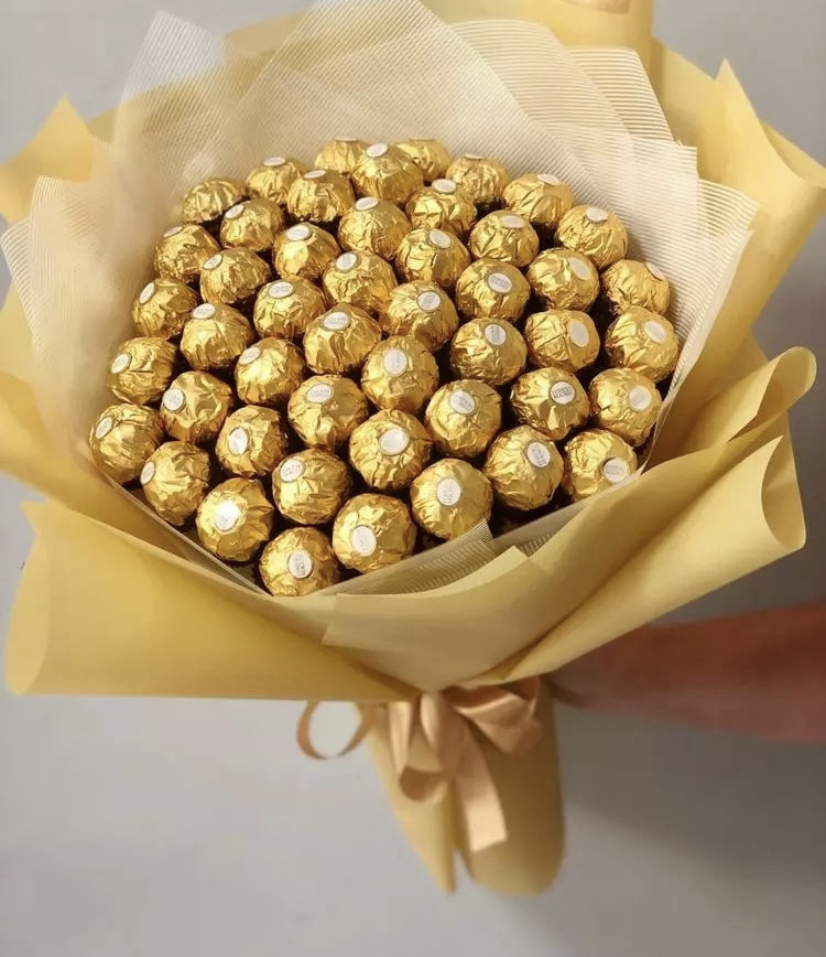 Букет з цукерок Ферреро Роше Ferrero (51 шт.) яскравий подарунок жовтий