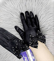 Перчатки женские кожаные демисезонные черные.