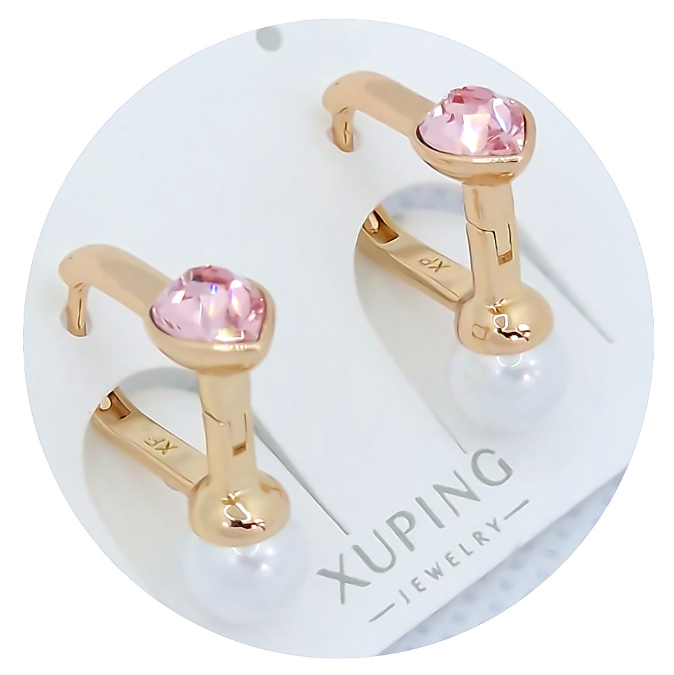 Сережки ХР. Позолота 18К. Камені: Swarovski рожевого кольору та перли. Довжина: 16 мм, ширина: 18 мм