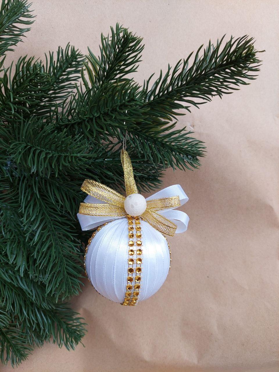 Новогоднее украшение на елку, ручной работы из пенопласта, диаметр 8 см білий - фото 1 - id-p2011261557