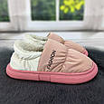Тапочки жіночі чуні закриті плащівка на хутрі пудрові 4292, фото 2