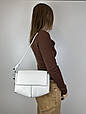 Шкіряна сумка форма півмісяць із клапаном С67-КТ-3059 Біла, фото 3