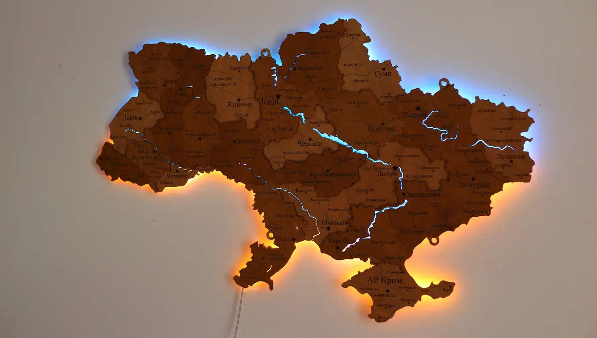 Дерев'яна карта України з підсвіткою річок колір арахіс 100 * 67 см