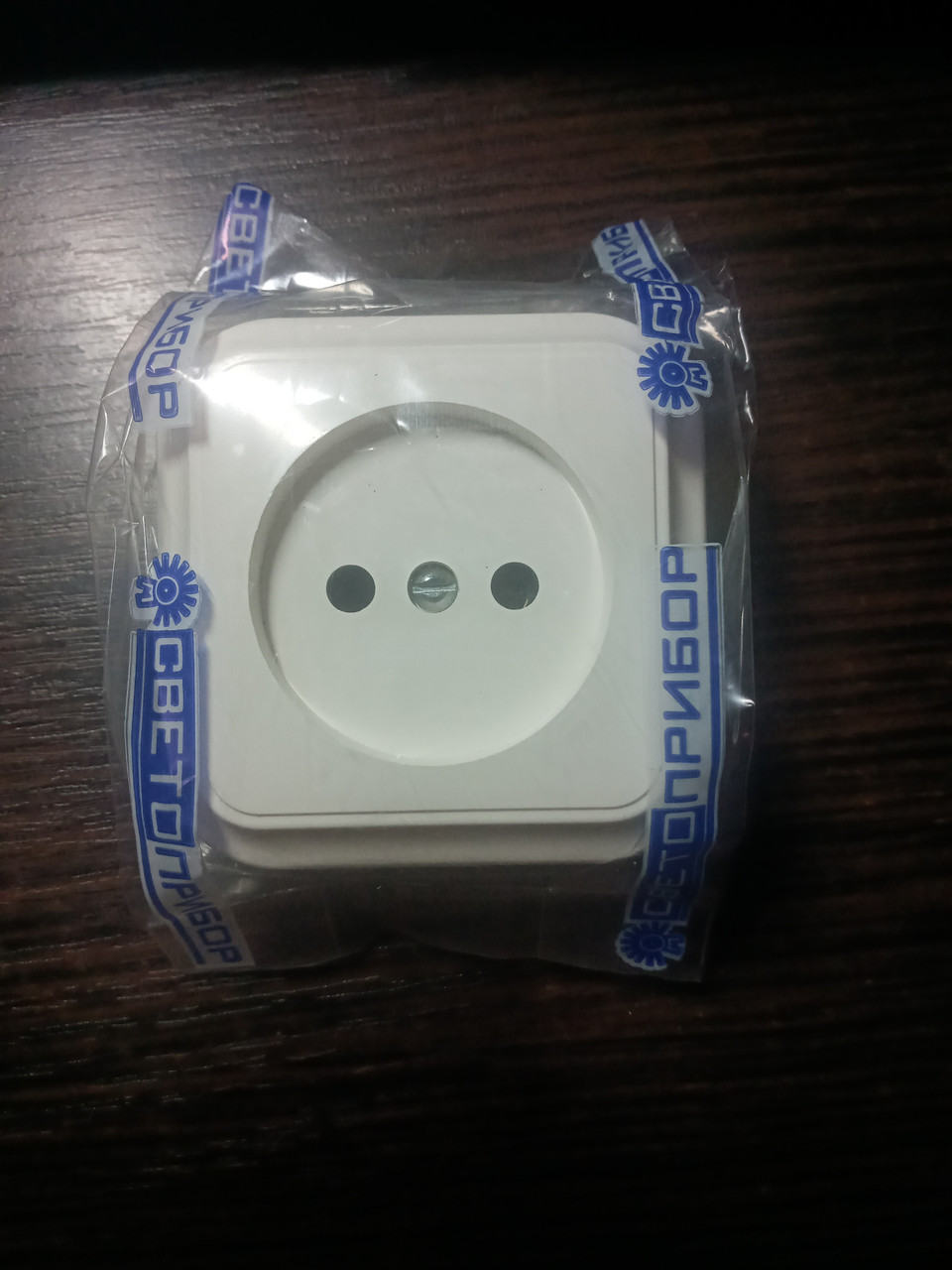 Розетка 1 накладна