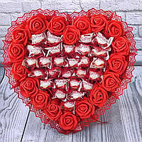 Конфетный букет с розами Рафаелло, большой красный букет на подарок. Букет на день святого Валентина женщине