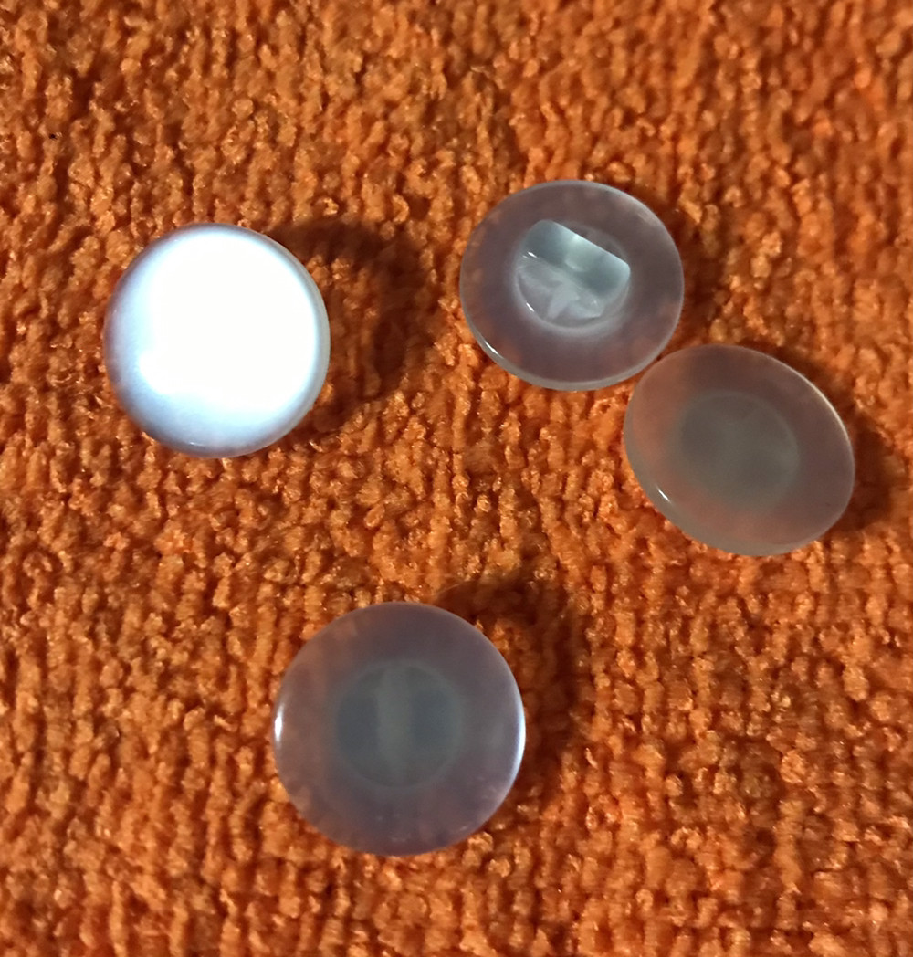 Ґудзики білі перламутр блузкові 15 мм на ніжці, фото 1