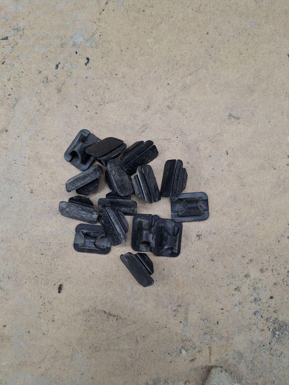 MK2 Кліпси ізоляції шуби капота 15 шт Ford Edge 2015-2018 дорест б/у оригінал, фото 1