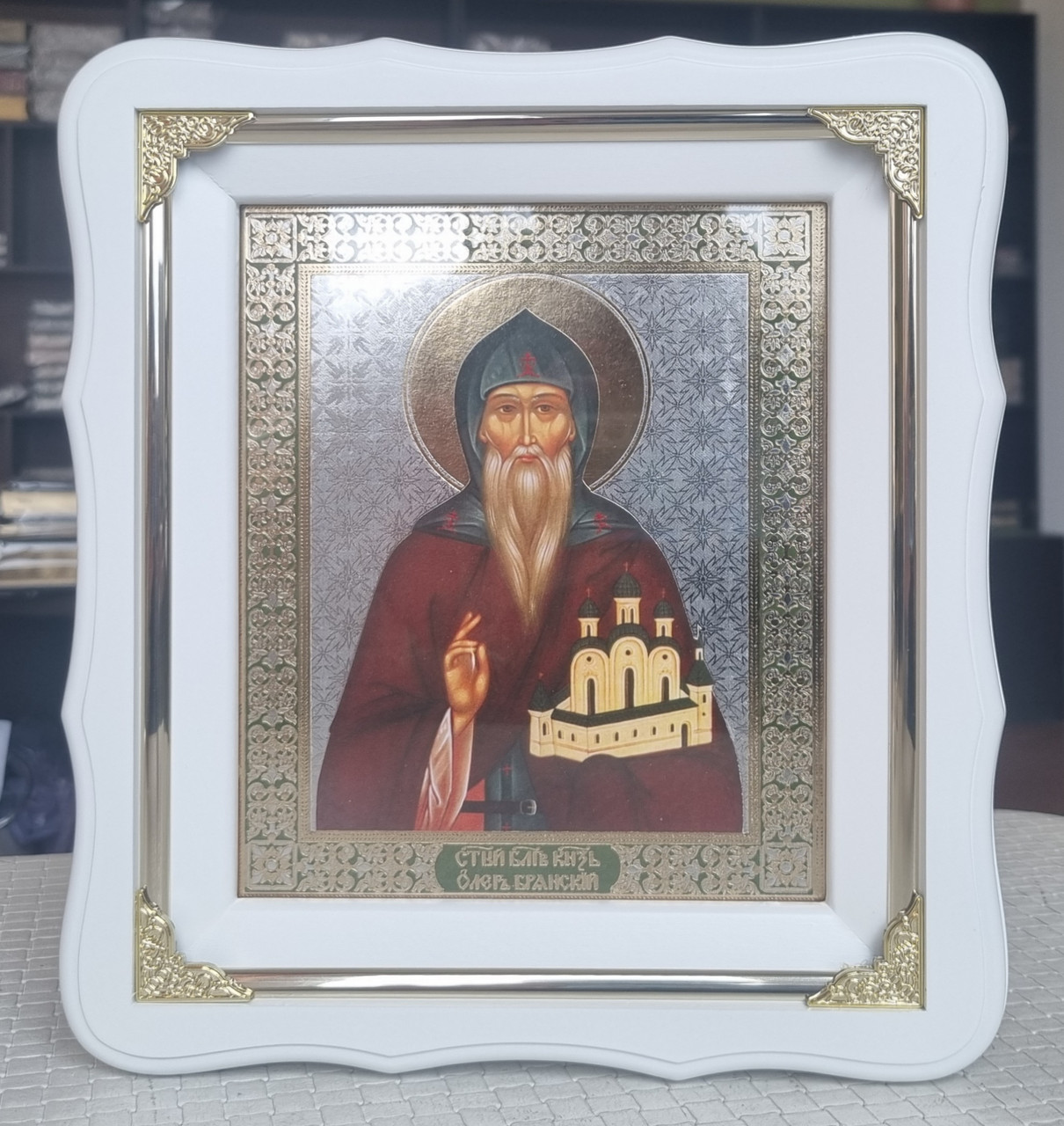 Ікона Святий князь Олег в білому дерев'яному фігурному кіоті під склом, розмір кіота 24×21, сюжет 15×18, фото 1