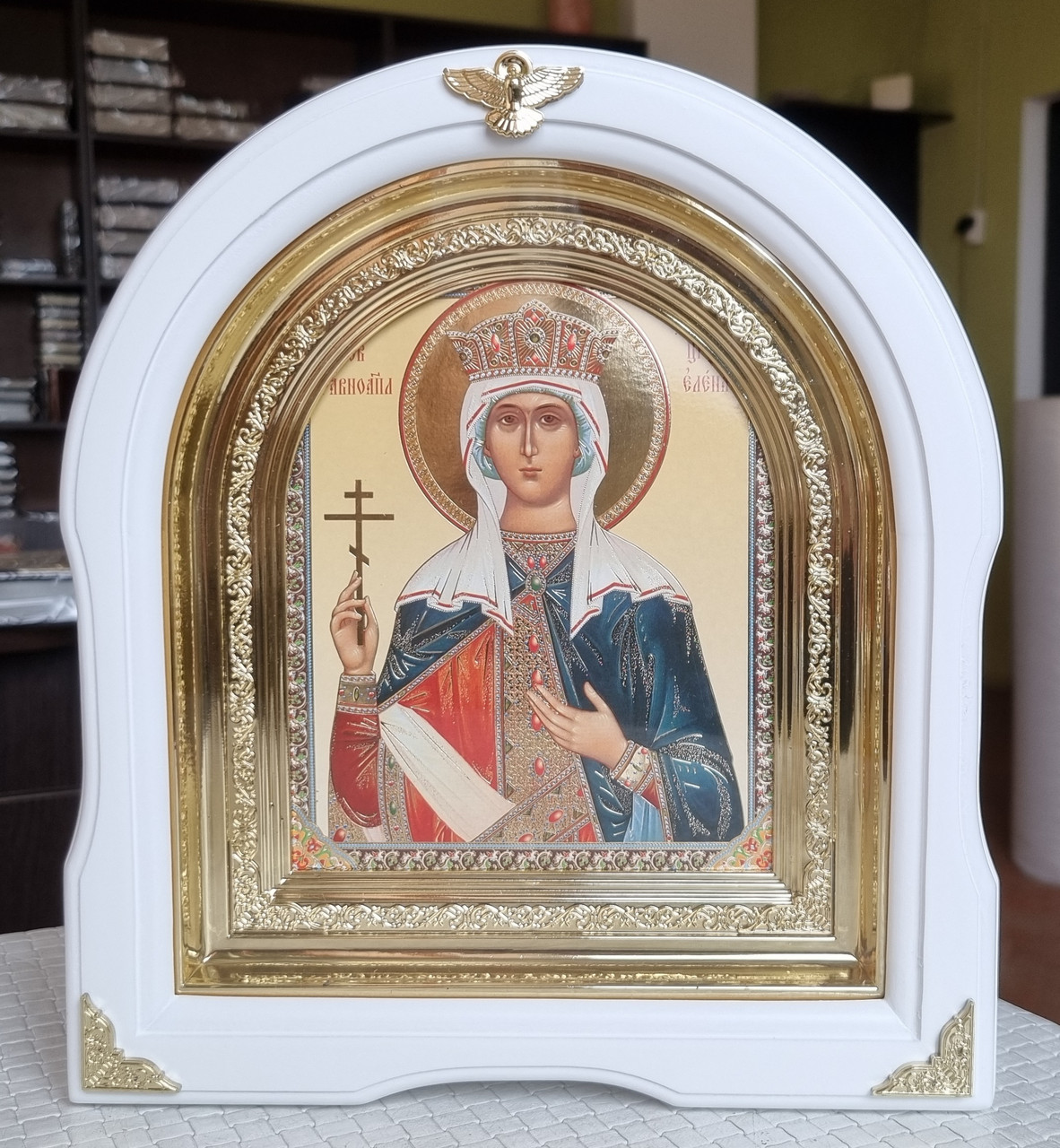 Ікона Свята цариця Олена в білому дерев'яному арочному кіоті під склом, розмір кіота 28×25, сюжет 15×18