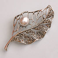 Брошка кулон Листок чорні стрази, сіра намистина, темно-сріблястий метал 31х60мм купити біжутерію дешево оптом в інтернеті