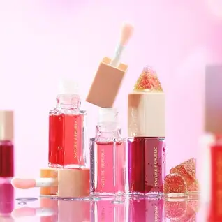 Макіяж і догляд для губ