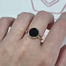 Комплект золотий каблучка та сережки підвіски з круглим чорним оніксом, фото 7