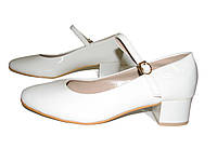 Белые лаковые туфли на устойчивом маленьком каблуке размер 38 39