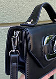 Жіноча класична сумка через плече крос-боді з кільцями на ремінці чорна, фото 3
