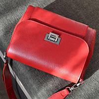 Красная женская сумка через плечо. Кожаная женская сумка. Красная кожаная сумка с крокодила.