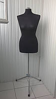 Манекен жіночий пінопластовий 40 розмір на хромованій тринозі.