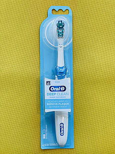 Зубна щітка Oral-B Deep Clean, 3D White B1010 синя