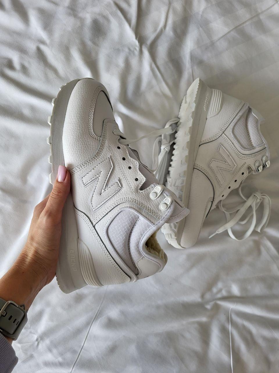 Triple white new balance 2025