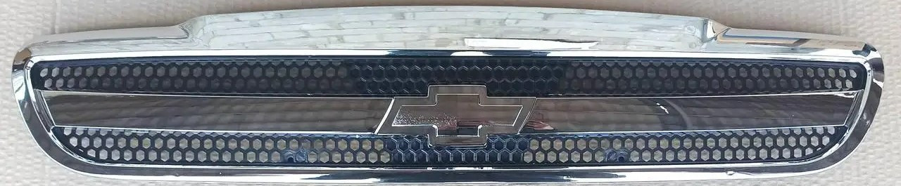 Решітка радіатора Шевроле Део Ланос хром. (під значек Шевроле) EuroEx Угорщина