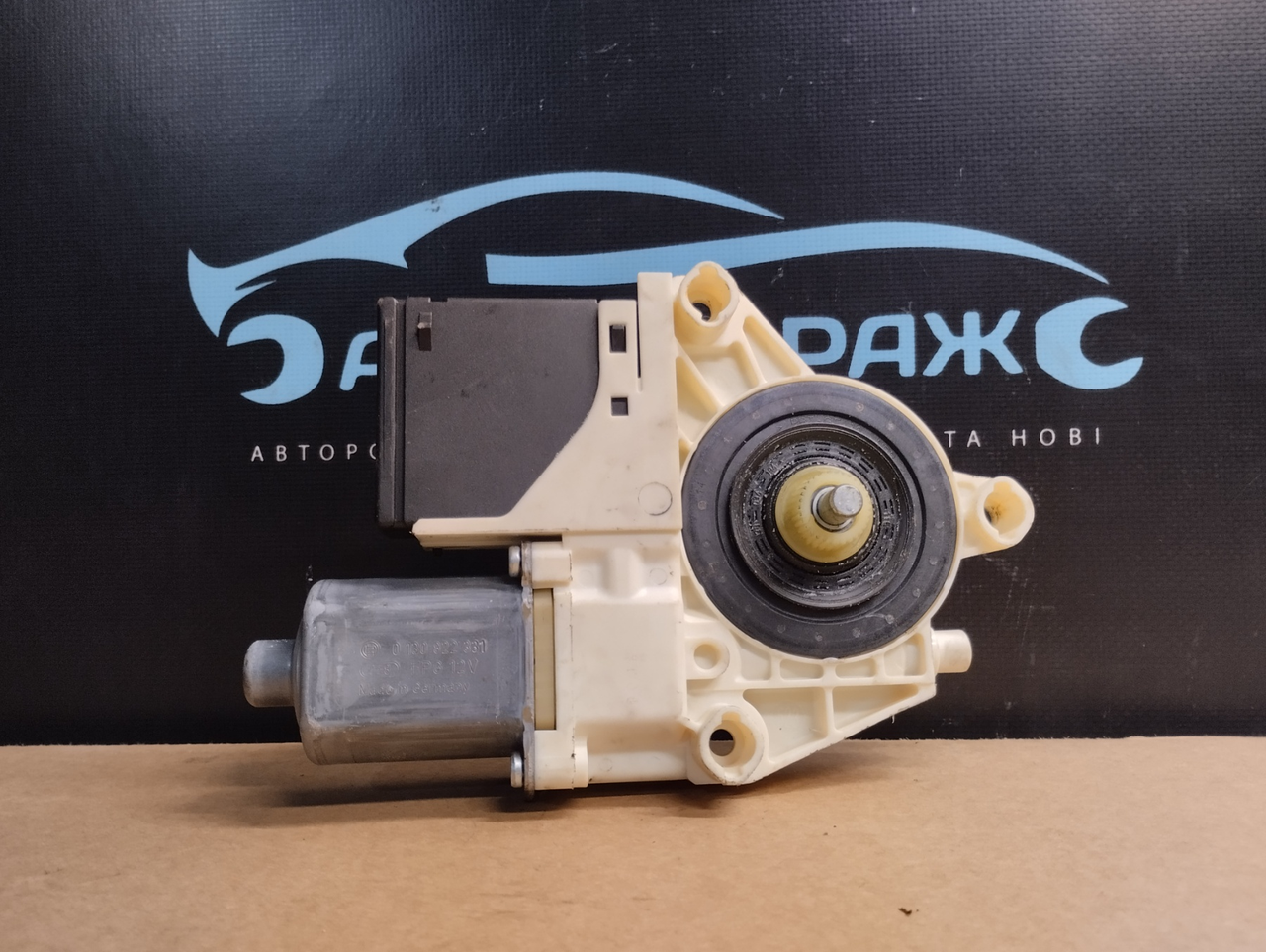 827300003R Моторчик склопідйомника задній правий 2009-2015 Renault Megane III Рено Меган 3 Б-у, фото 1