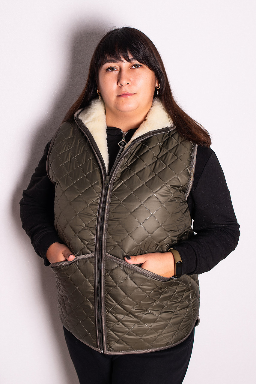 Жилетка жіноча стьобана з овчини 100TM 50-56р. зелена, фото 1