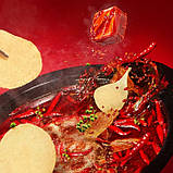 Чіпси Lay's Hot and Spicy Hot Pot Flavor Potato Chips - 70g, фото 2