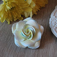 Желто-голубая заколка брошка ручной работы из полимерной глины "Викторианская роза". Подарок женщине