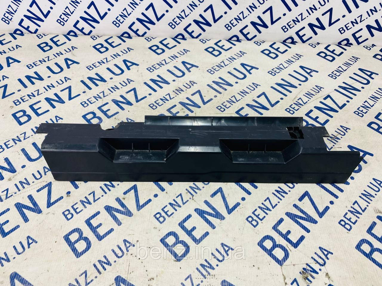 Упор підлоги багажного відділення праворуч Mercedes S204 A2048490403