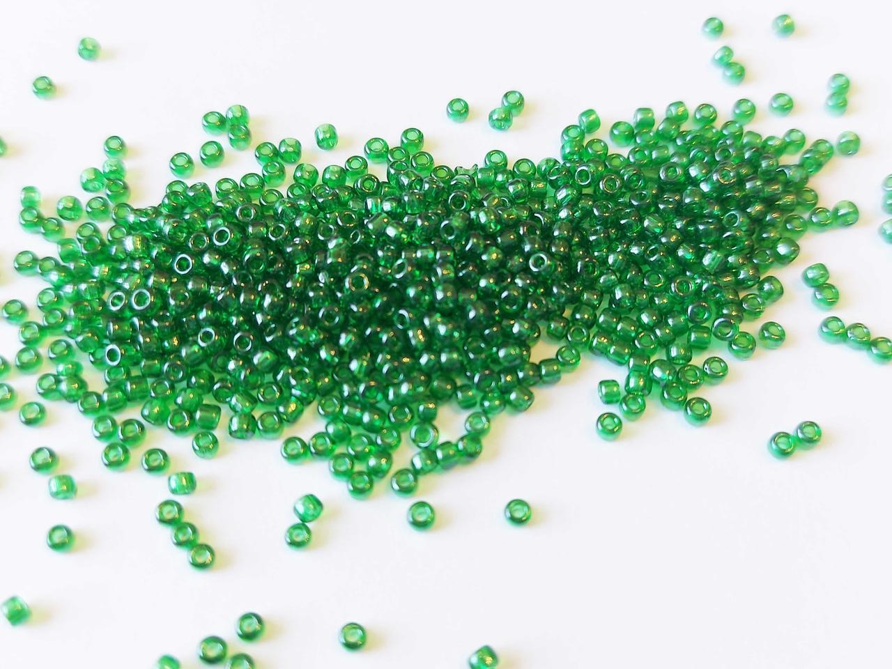 Бісер японський круглий ( упаковка 5 грам) MATSUNO Японія 11/0 RR, №22L прозорий зелений з напилення