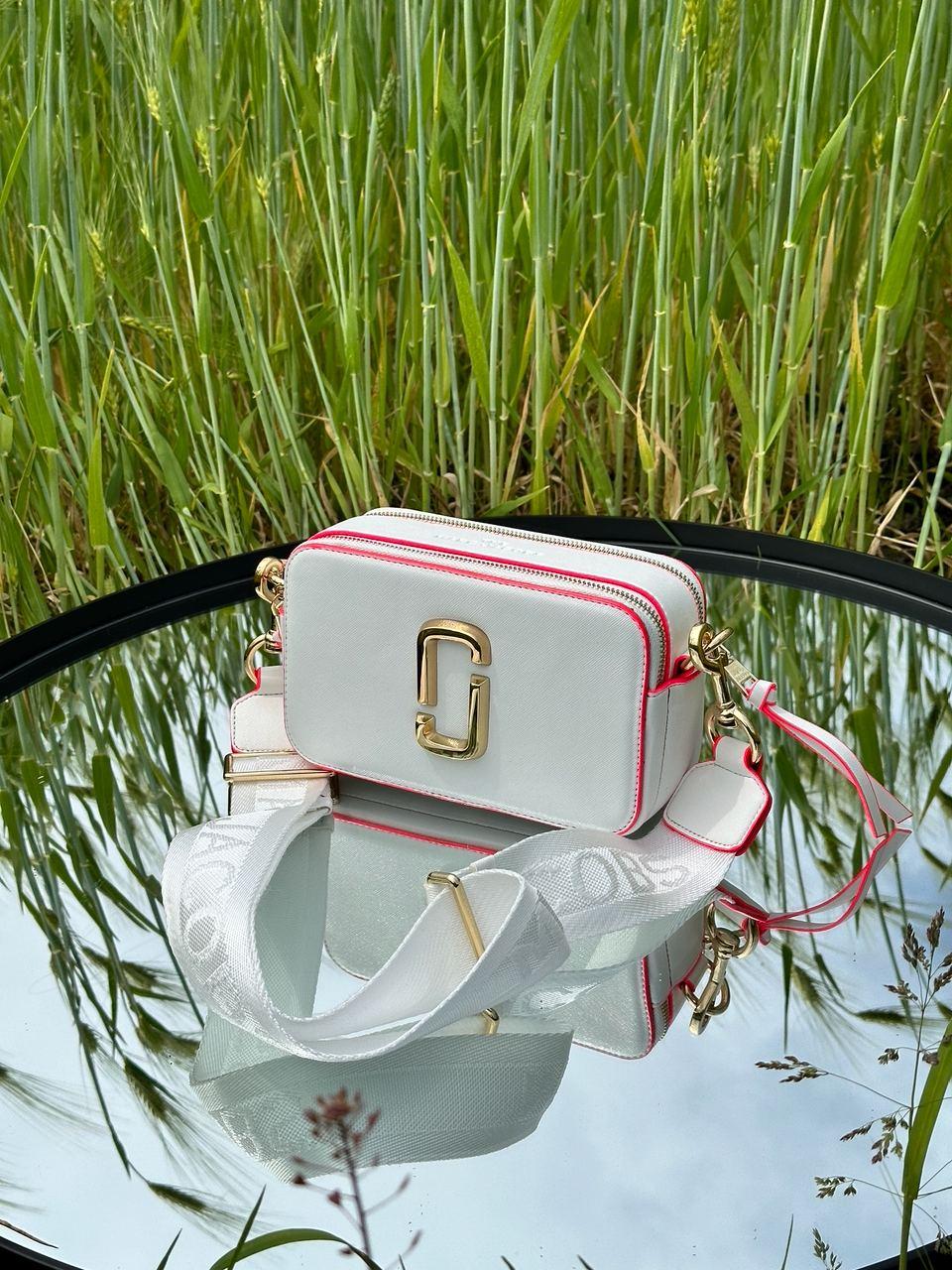 Женская стильная сумка Марк Джейкобс белая Marc Jacobs The Snapshot White/Pink - фото 3 - id-p2014178000
