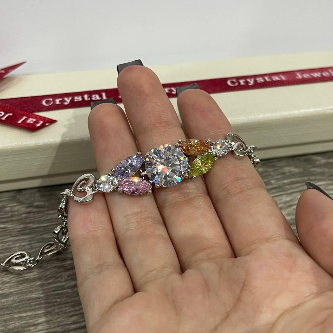 Жіночий браслет "Ніжне сяйво цирконів із сердечками у сріблі" ювелірний сплав - оригінальний подарунок дівчині