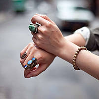 Срібні кільця у вінтажному стилі: естетика та популярність